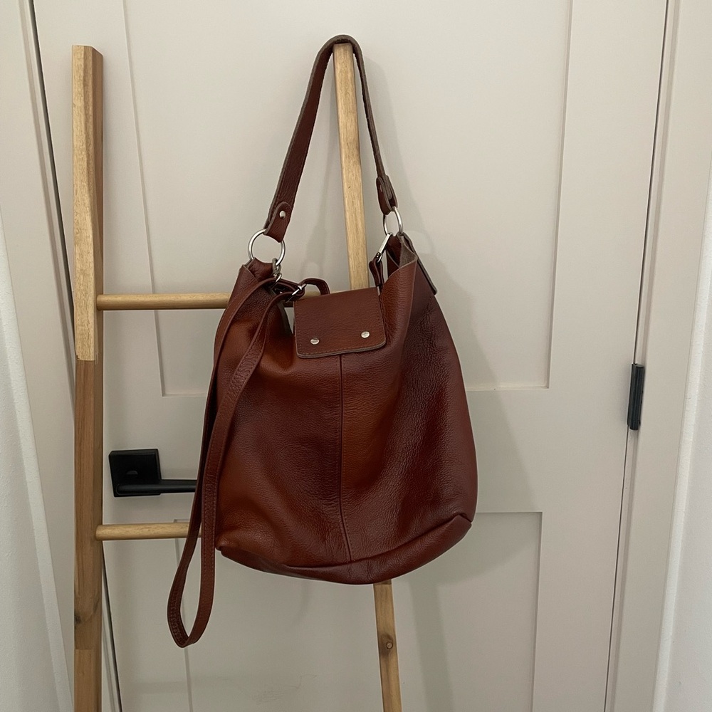 Elegant Brown Polish Leather Shoulder Bag